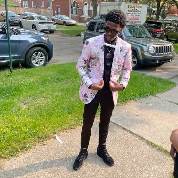 Wore for only 2 hours and its not point of keeping it so hml - Picture 7 of 8